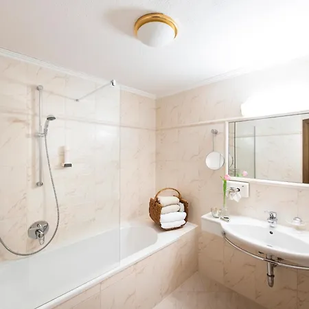 ホテル Wohlfuehlhotel Innertalerhof